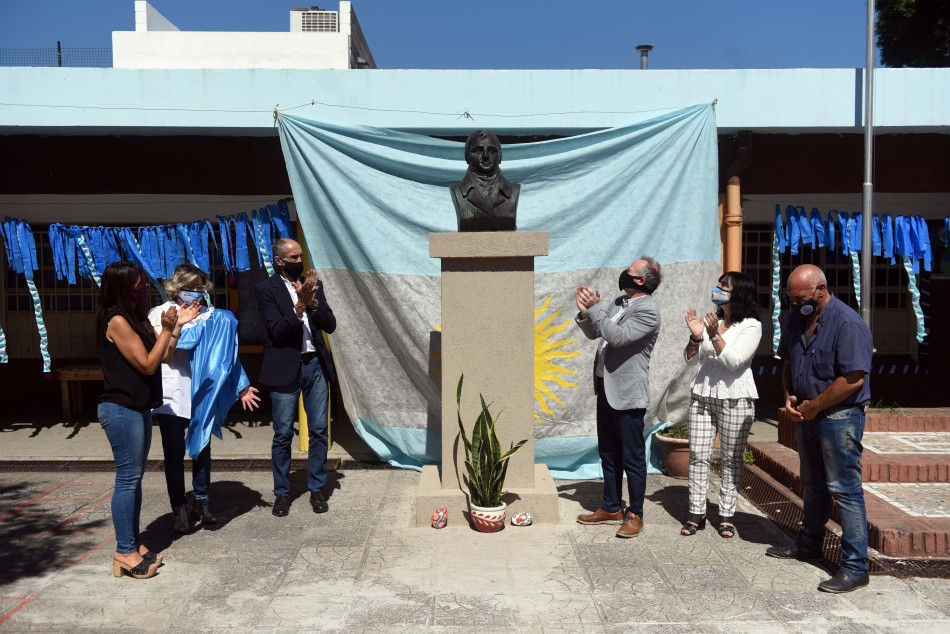 287928 | Busto homenaje a Belgrano Esc Estanislao Lopez - Subsecretaría de Comunicación Social (Silvio Moriconi)