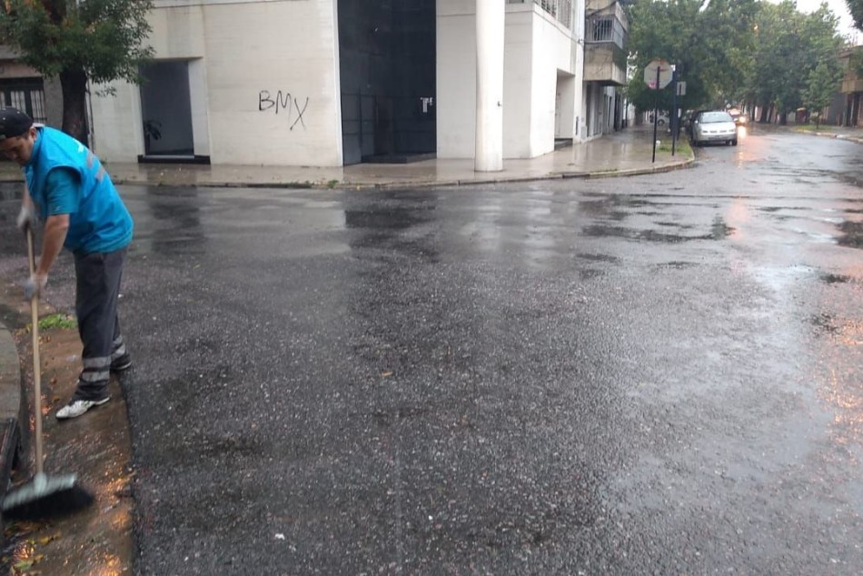 296476 | Temporal: cuadrillas del municipio trabajan en toda la ciudad para dar respuesta a reclamos -
