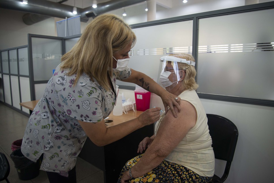 301462 | Vacunación mayores de 90 años CMD Oeste - Sec. de Salud Pública (Guillermo Fernández)