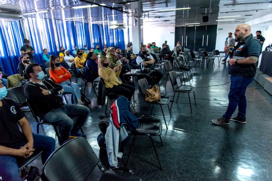 325798 | Se realizó una capacitación para cadetes y deliverys - Secretaría de Control y Convivencia