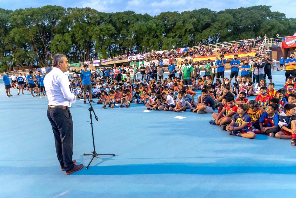 335193 | Entrega Camisetas Futbol Infantil  - Subsecretaría de Comunicación Social (Marcelo Beltrame)
