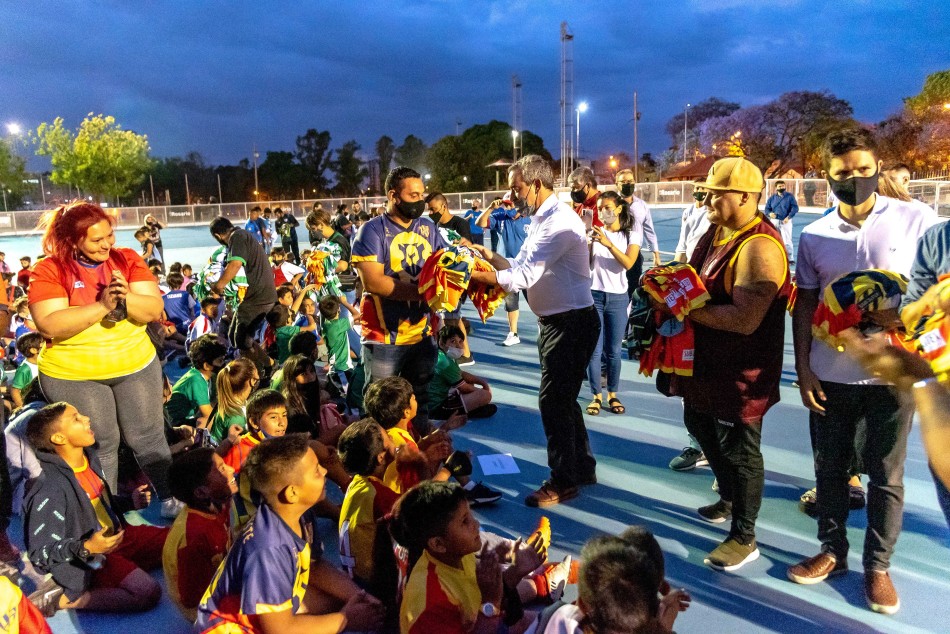 335199 | Entrega Camisetas Futbol Infantil  - Subsecretaría de Comunicación Social (Marcelo Beltrame)