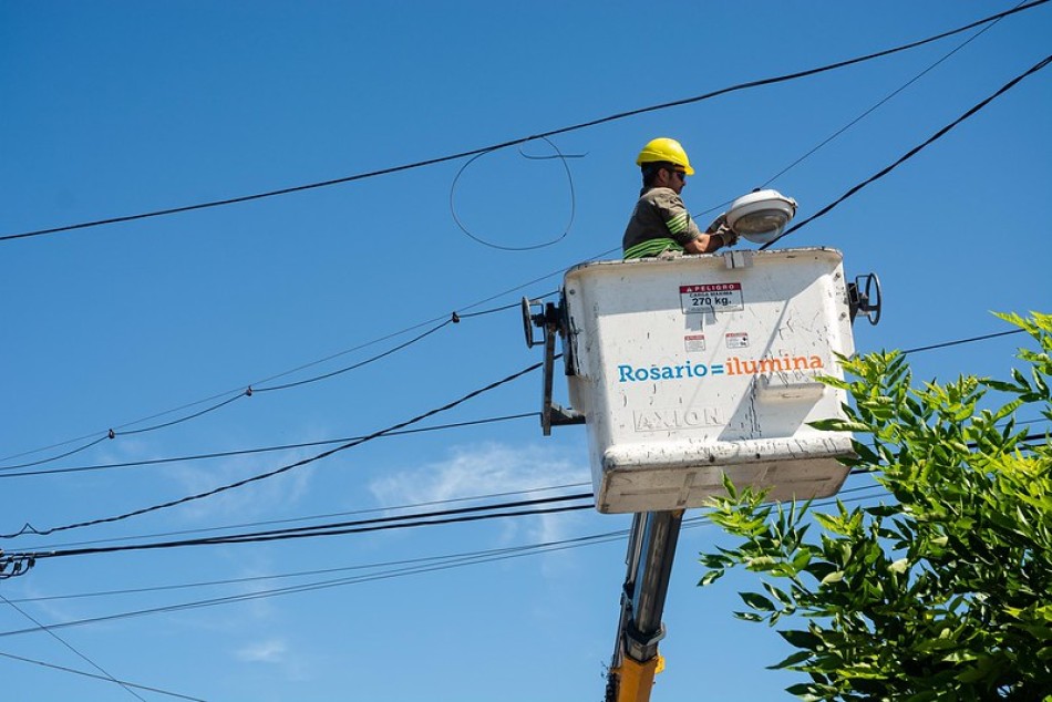 344003 | Instalación nuevas luces led Fisherton (archivo) - Municipalidad de Rosario - Secretaría de Ambiente y Espacio Público