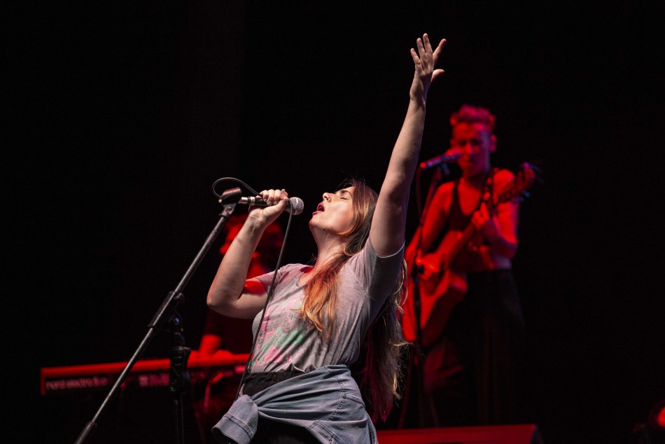 348726 | Agitadoras en Anfiteatro - Sec. de Cultura y Educación (Guillermo Turin Bootello)