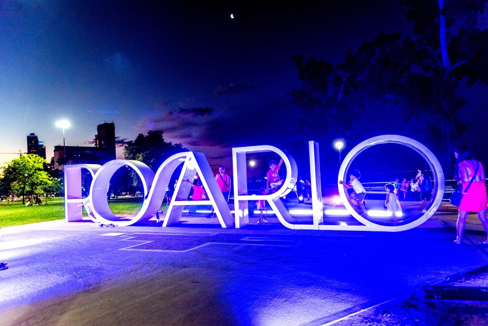 349047 | Cartel Rosario Iluminado Violeta  - Subsecretaría de Comunicación Social (Marcelo Beltrame)