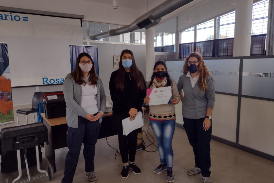 353087 | Mujeres se capacitaron en carpintería de aluminio en el Distrito Oeste -