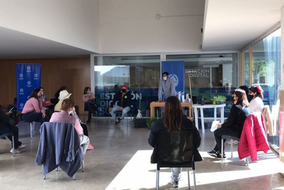 364067 | Taller de huerta en casa - Sergio Flores (Secretaría de Modernización y Cercanía)