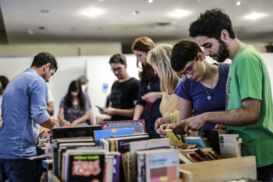 366750 |  Feria de Librerías de Viejo al Centro Cultural Fontanarrosa - Guillermo Turin Bootello