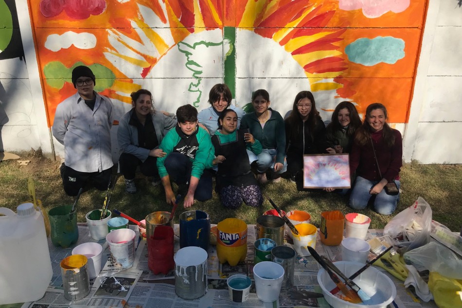 371863 | Escuelas del distrito Norte pintaron murales en homenaje al último rosarino caído en Malvinas -