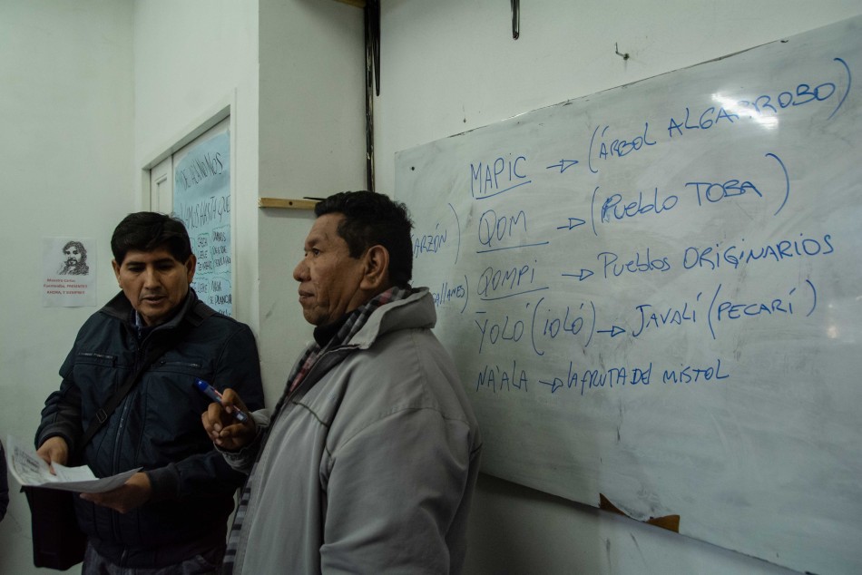 377767 | Maestros comparte el significado de las palabras qom en la Escuela N° 518. - Julia Oubiña