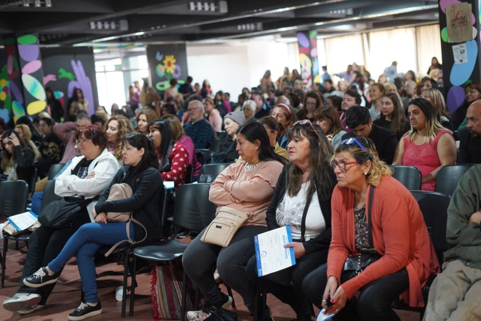 384104 | Entrega de certificados del programa Rosario Emprende - Secretaría de Desarrollo Humano y Hábitat