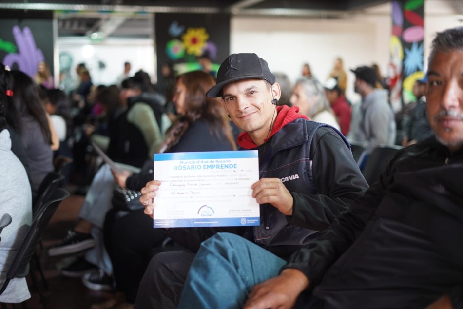 384105 | Entrega de certificados del programa Rosario Emprende - Secretaría de Desarrollo Humano y Hábitat