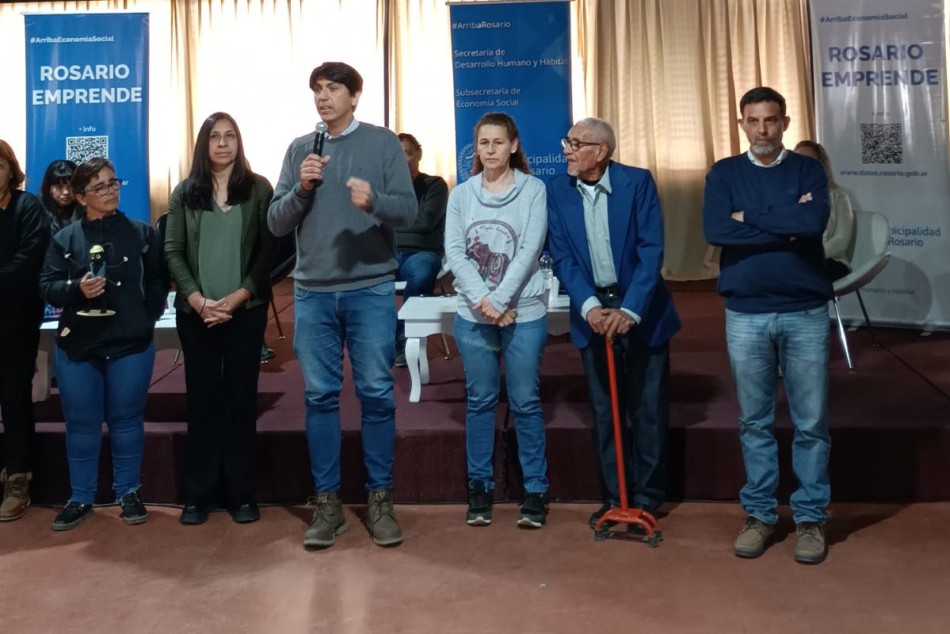 384106 | Entrega de certificados del programa Rosario Emprende - Secretaría de Desarrollo Humano y Hábitat
