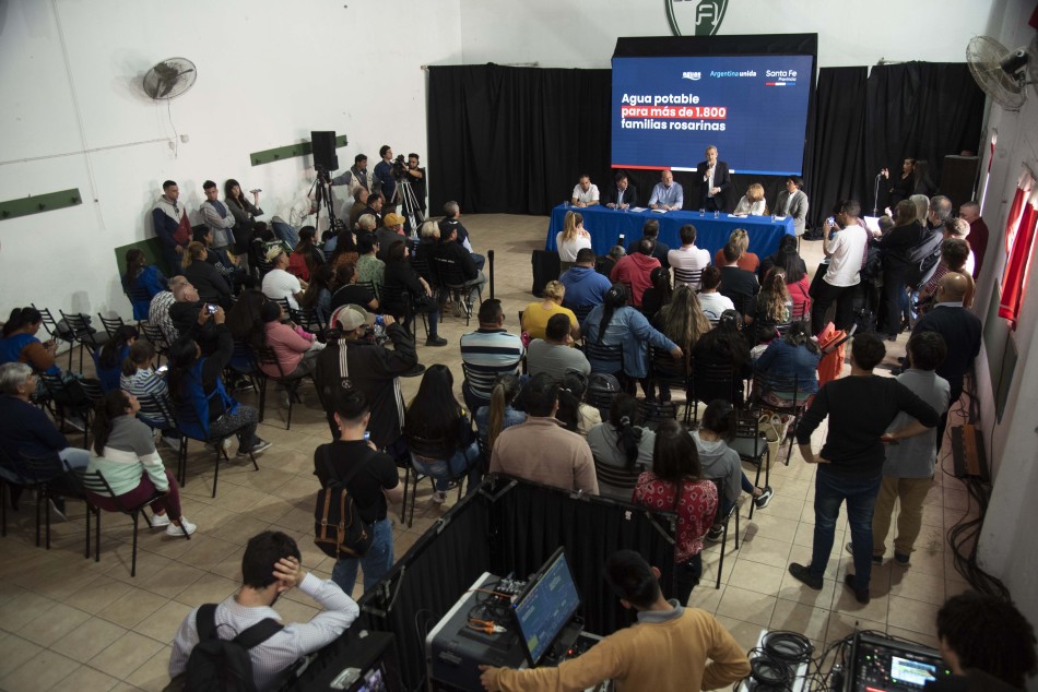 385600 | Mejora del acceso al agua potable en 8 barrios populares - Subsecretaría de Comunicación Social (Silvio Moriconi)