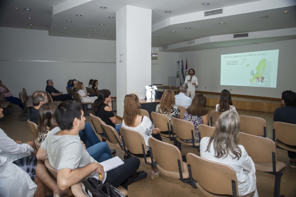 393929 | Especialista de la OMS realizó una charla sobre la resistencia a los antibióticos - Sec. de Salud Pública (Guillermo Fernández)