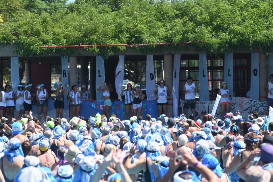 402672 | ¡Una fiesta! Más de 1.500 personas disfrutaron de una clase masiva de acuagym en Saladillo - Guillermo Buelga - Secretaría de Deporte y Turismo