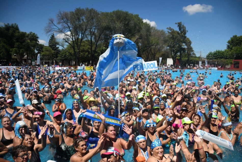 402675 | ¡Una fiesta! Más de 1.500 personas disfrutaron de una clase masiva de acuagym en Saladillo - Guillermo Buelga - Secretaría de Deporte y Turismo