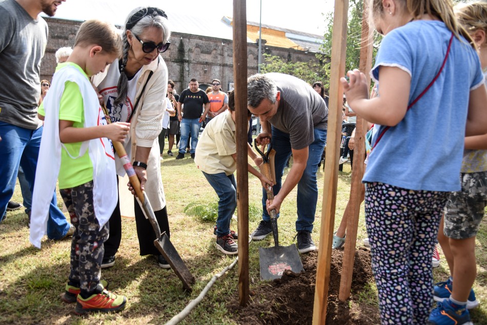 412164 | Plantación de árboles en Bosque de la Memoria - Subsecretaría de Comunicación Social (Jonatan Bustos)