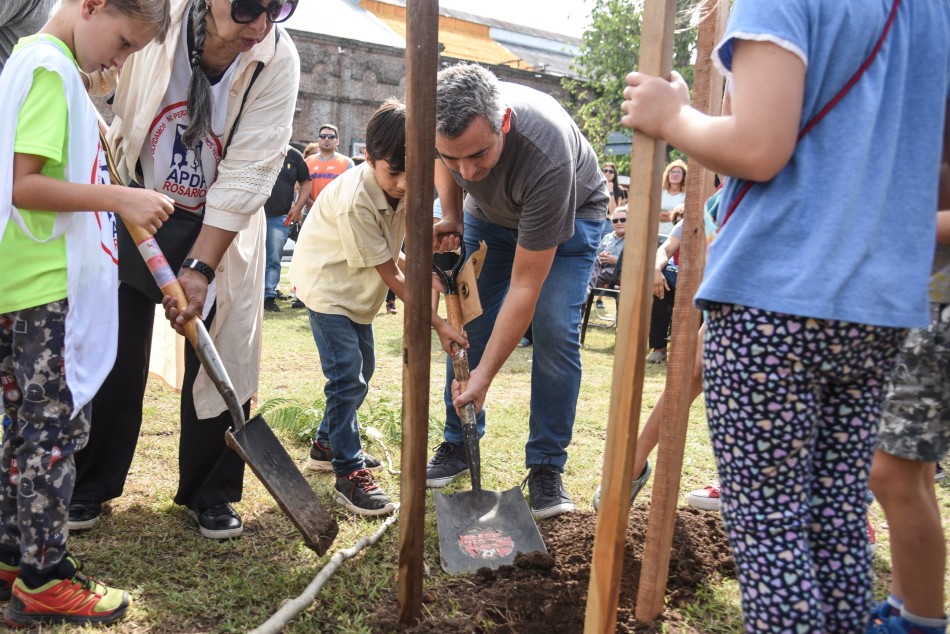 412165 | Plantación de árboles en Bosque de la Memoria - Subsecretaría de Comunicación Social (Jonatan Bustos)
