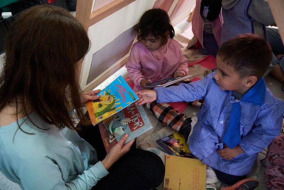 424523 | Carpa de lectura  en Centro Cuidar Molino Blanco - Subsecretaría de Comunicación Social (Daniel Cuart)