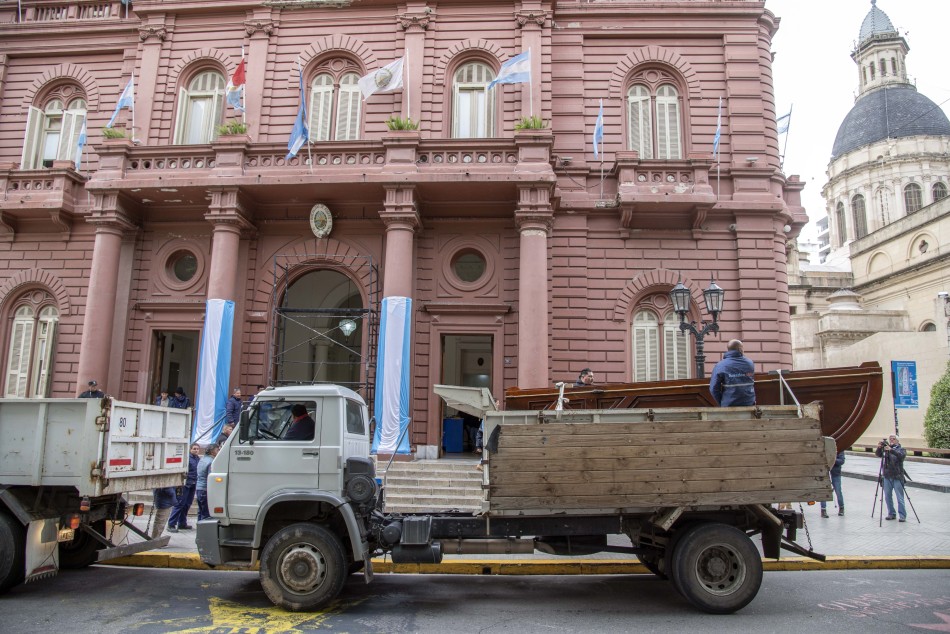 456548 | Colocación puerta restaurada Palacio Municipal - Subsecretaría de Comunicación Social (Silvio Moriconi)