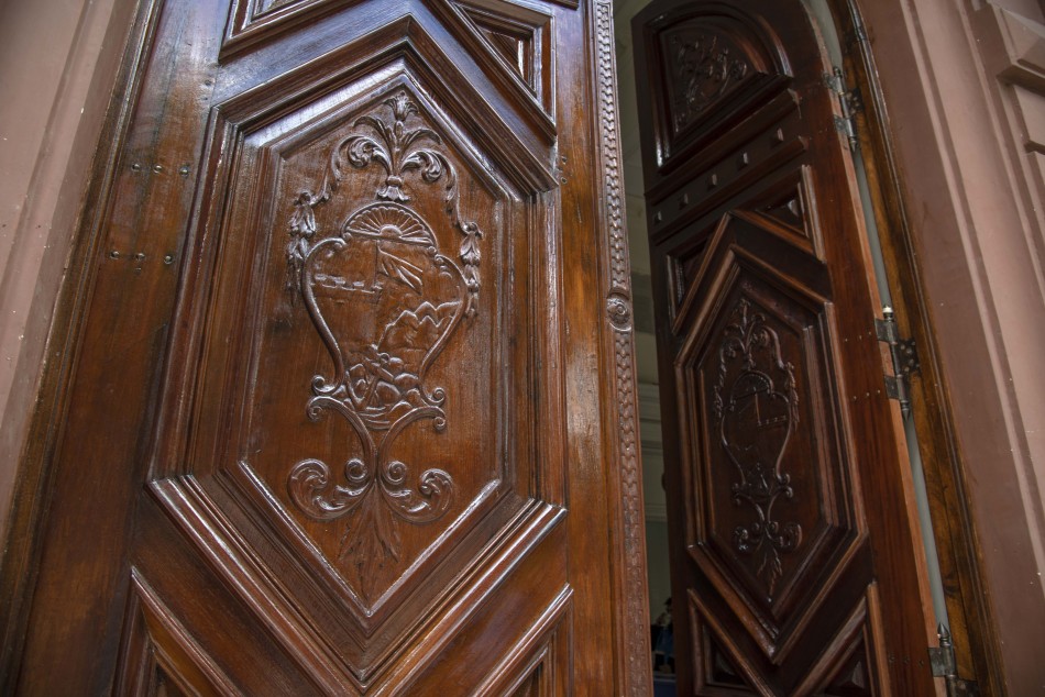 456569 | Colocación puerta restaurada Palacio Municipal - Subsecretaría de Comunicación Social (Silvio Moriconi)