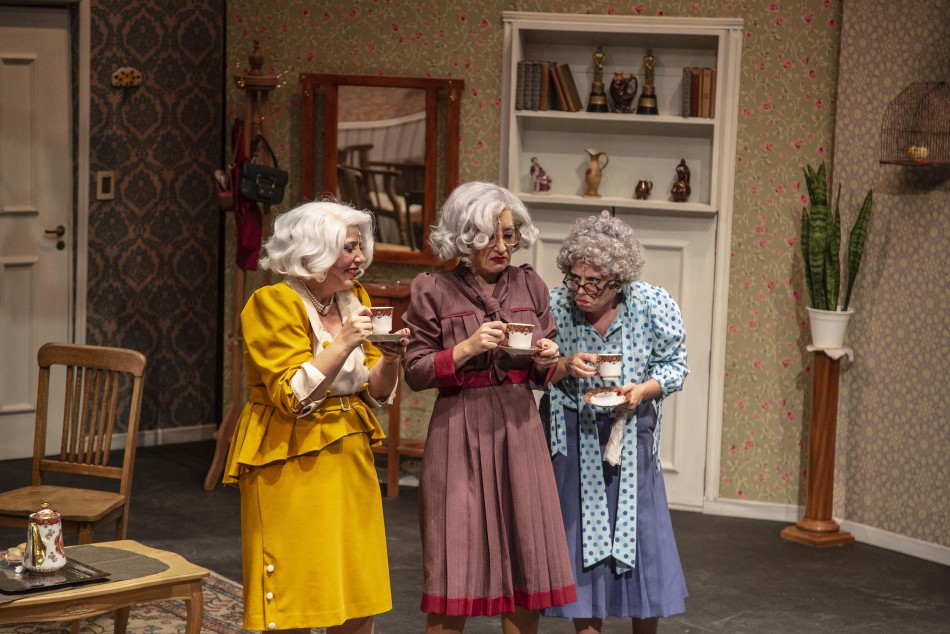 468303 | Las viejas en La Comedia - Sec. de Cultura y Educación (Guillermo Turin Bootello)