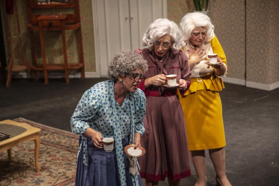 468306 | Las viejas en La Comedia - Sec. de Cultura y Educación (Guillermo Turin Bootello)