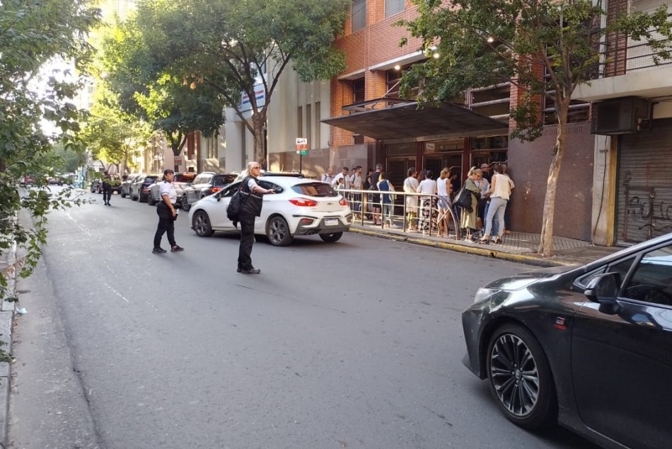 476241 | El municipio dispuso operativos de ordenamiento vehicular en el ingreso de escuelas y colegios - Secretaría de Control y Convivencia