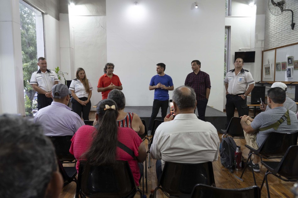 479635 | Entrega de diplomas programa de Alfabetización Municipal-Biblioteca Estrada - Silvina La Calamita
