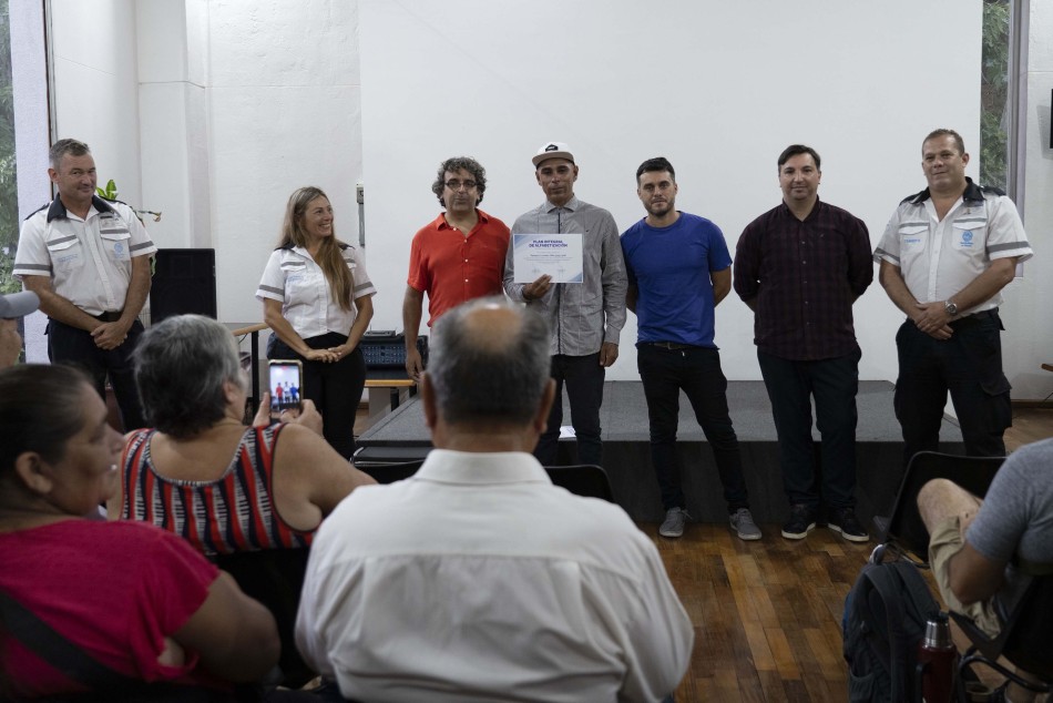 479643 | Entrega de diplomas programa de Alfabetización Municipal-Biblioteca Estrada - Silvina La Calamita