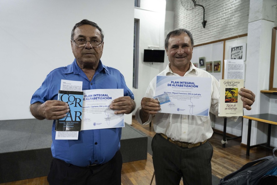479656 | Entrega de diplomas programa de Alfabetización Municipal-Biblioteca Estrada - Silvina La Calamita