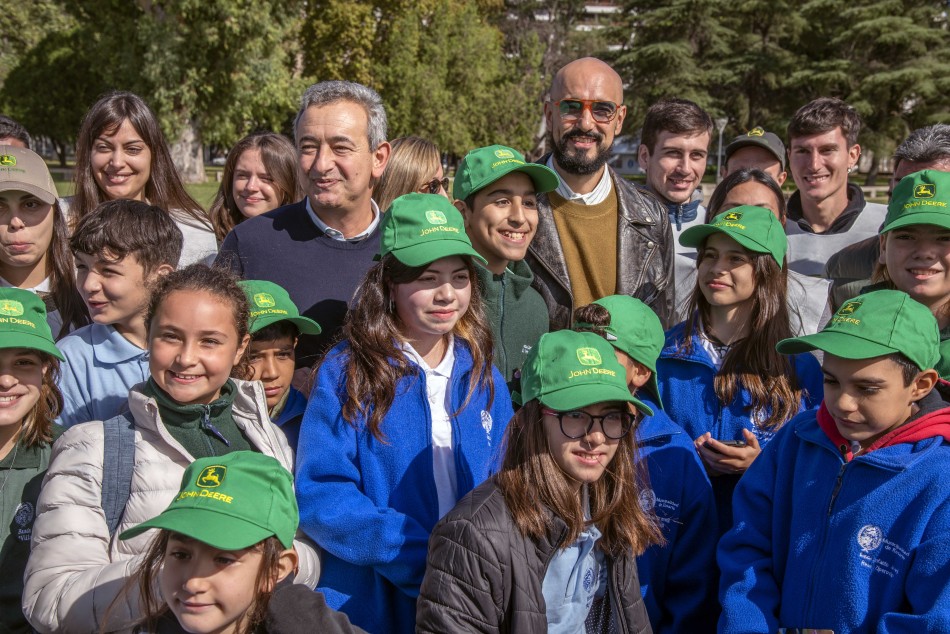 488282 | Plantación de árboles - Subsecretaría de Comunicación Social (Silvio Moriconi)
