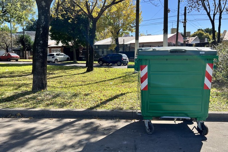 489888 | Se colocaron 120 nuevos contenedores en la zona norte - Secretaría de Ambiente y Espacio Público