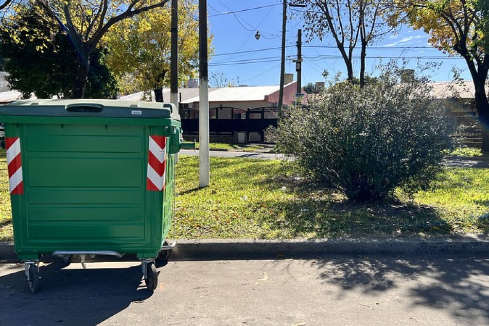 489889 | Se colocaron 120 nuevos contenedores en la zona norte - Secretaría de Ambiente y Espacio Público