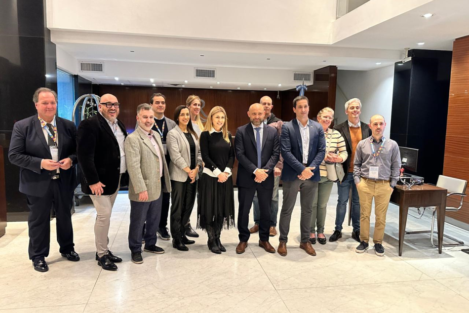 504100 | El Ministro de Desarrollo Productivo de Santa Fe, Gustavo Puccini, junto a la Secretaria de Deporte  - Ente Turístico Rosario