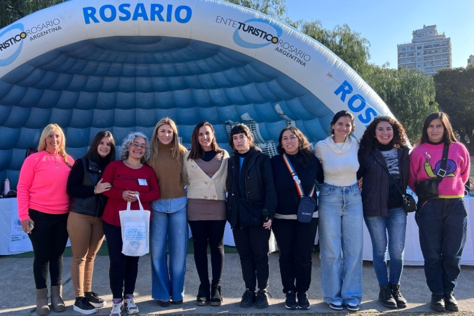 505846 | Emprendedoras de la economía social recibieron su reconocimiento por ganar la convocatoria de Muy R - Secretaría de Deporte y Turismo de Rosario