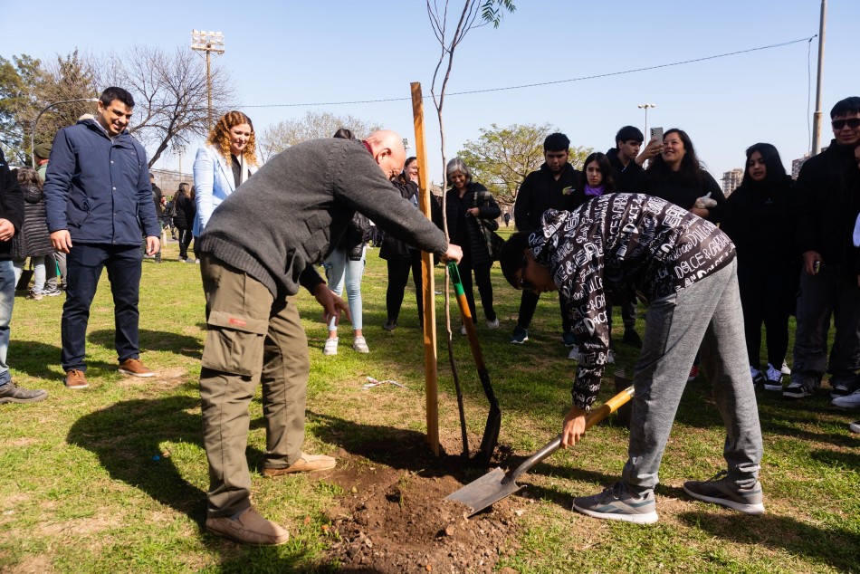 517799 | Alumnos y alumnas de escuelas secundarias plantaron más de 100 árboles nativos  - Secretaría de Ambiente y Espacio Público (Juan Pablo Allegue)