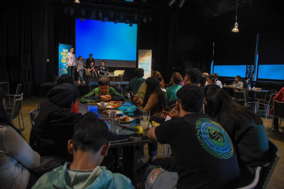 521754 | Encuentro de trabajo con ganadores del «Fondo Jóvenes en Acción Climática Rosario» - Sur Productora