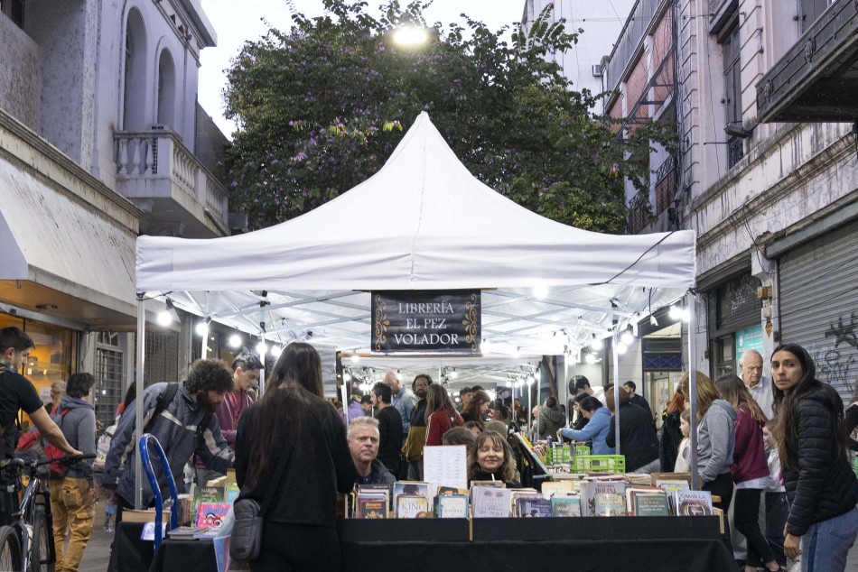 522210 | Noche de Peatonales  - Silvina La Calamita