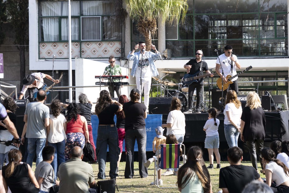 524122 |  Más de 150.000 personas disfrutaron de las propuestas municipales para recibir a la primavera - Silvina La Calamita