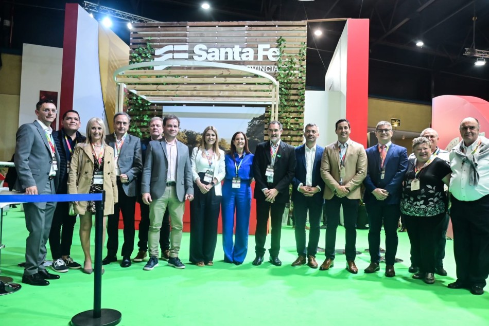 526421 | Autoridades provinciales y de ciudades santafesinas en el stand de Santa Fe - Secretaría de Deporte y Turismo (Guillermo Buelga)