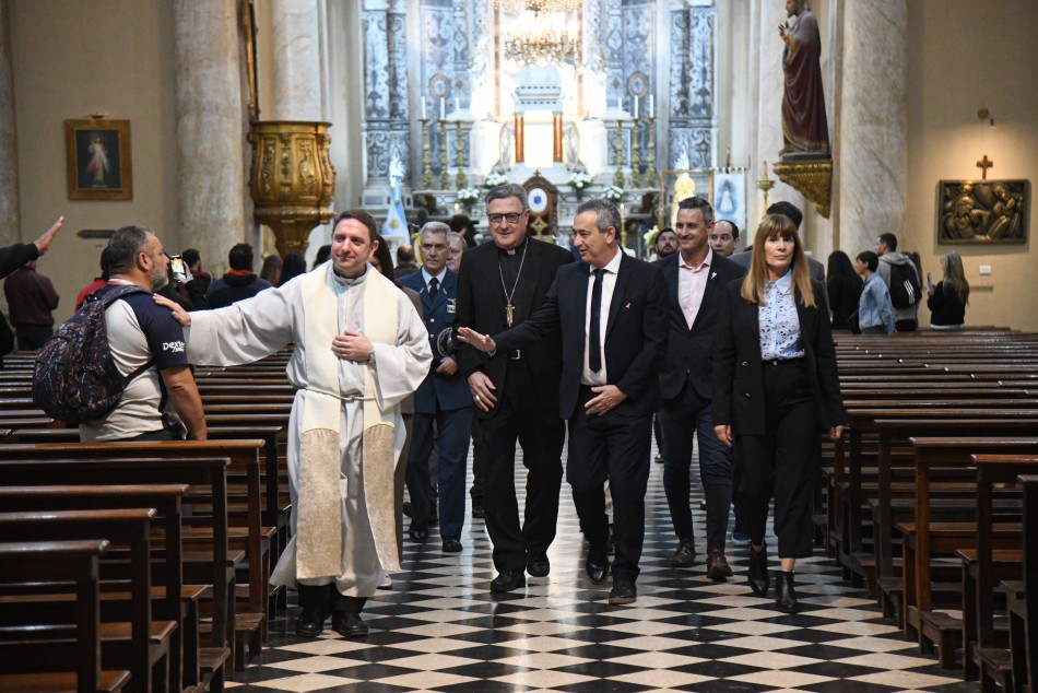 529126 | Izamiento por Día de Rosario y su Santa Patrona - Subsecretaría de Comunicación Social (Jonatan Bustos)