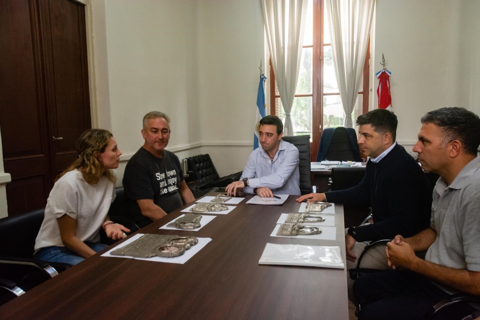 533419 | Devolvieron a familiares placas de fallecidos que habían sido sustraídas de cementerios  - Secretaría de Ambiente y Espacio Público (Juan Pablo Allegue)