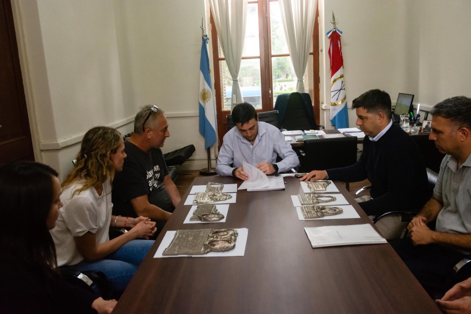 533417 | Devolvieron a familiares placas de fallecidos que habían sido sustraídas de cementerios  - Secretaría de Ambiente y Espacio Público (Juan Pablo Allegue)