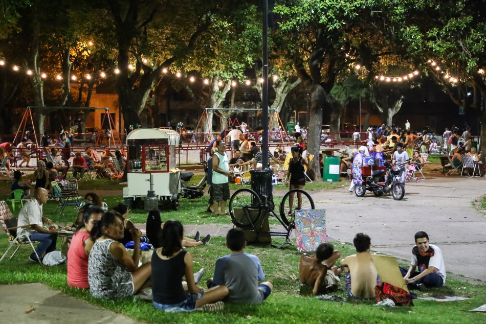 552725 | El municipio invita a vecinas y vecinos a disfrutar de «La noche en mi plaza» - Secretaría de Ambiente y Espacio Público