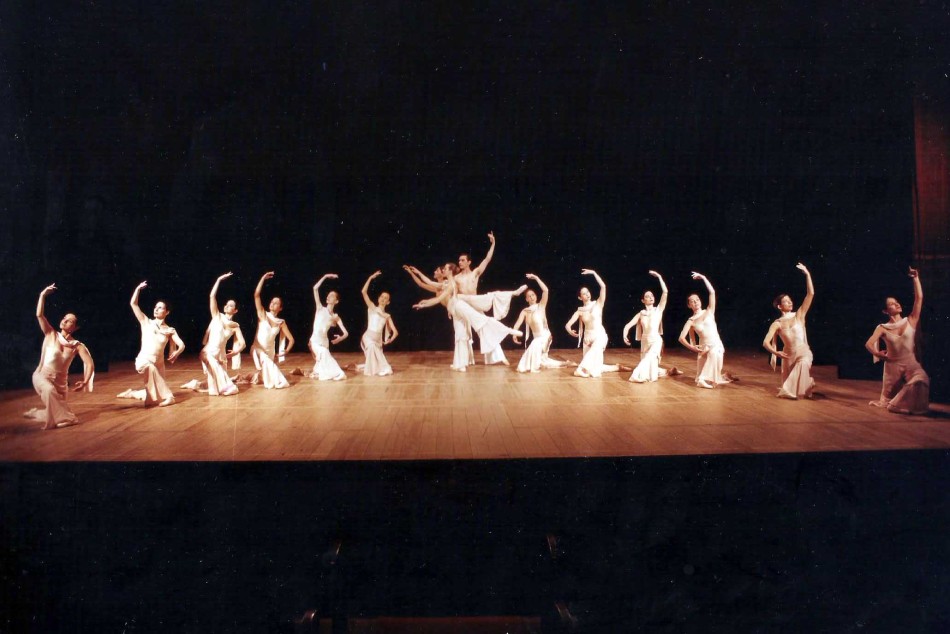 571640 | Escuela Municipal de Danzas y Arte Escénico Ernesto de Larrechea -