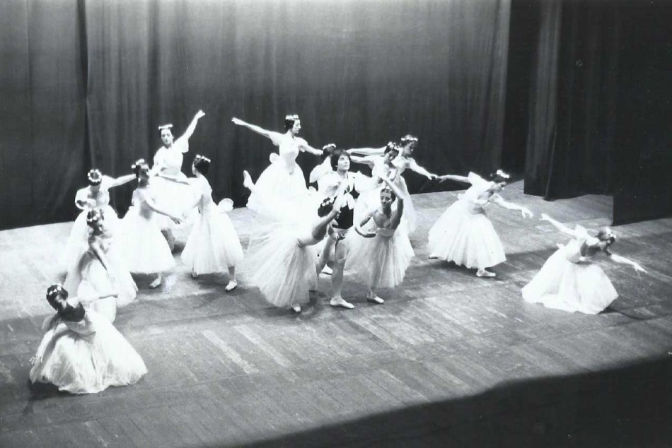 571650 | Escuela Municipal de Danzas y Arte Escénico Ernesto de Larrechea -