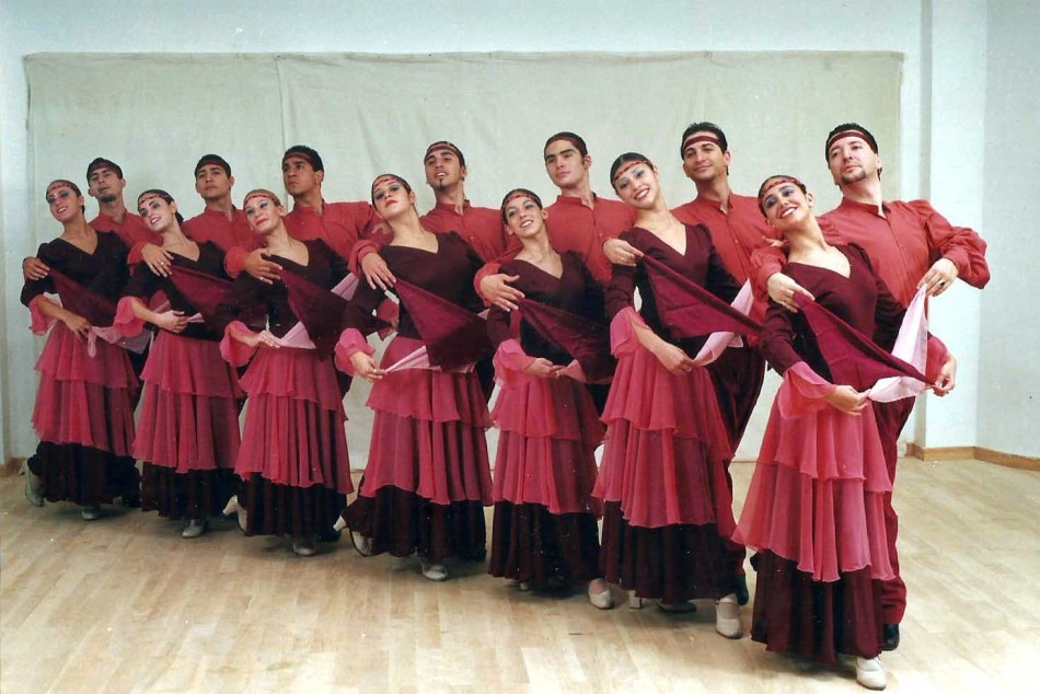 571644 | Escuela Municipal de Danzas y Arte Escénico Ernesto de Larrechea -