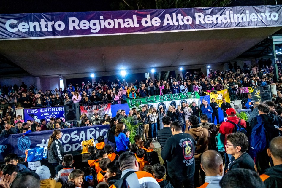 583974 | Entrega de camisetas futbol infantil  - Subsecretaría de Comunicación Social (Marcelo Beltrame)